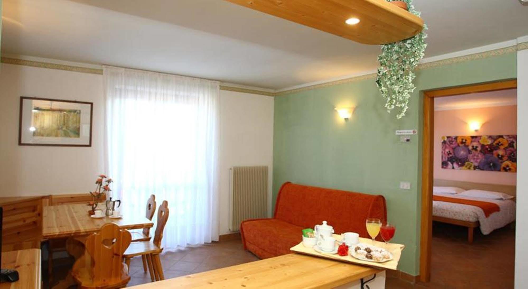 Hotel & Residence Montana ไฟเดลลาปากาเนลลา ภายนอก รูปภาพ