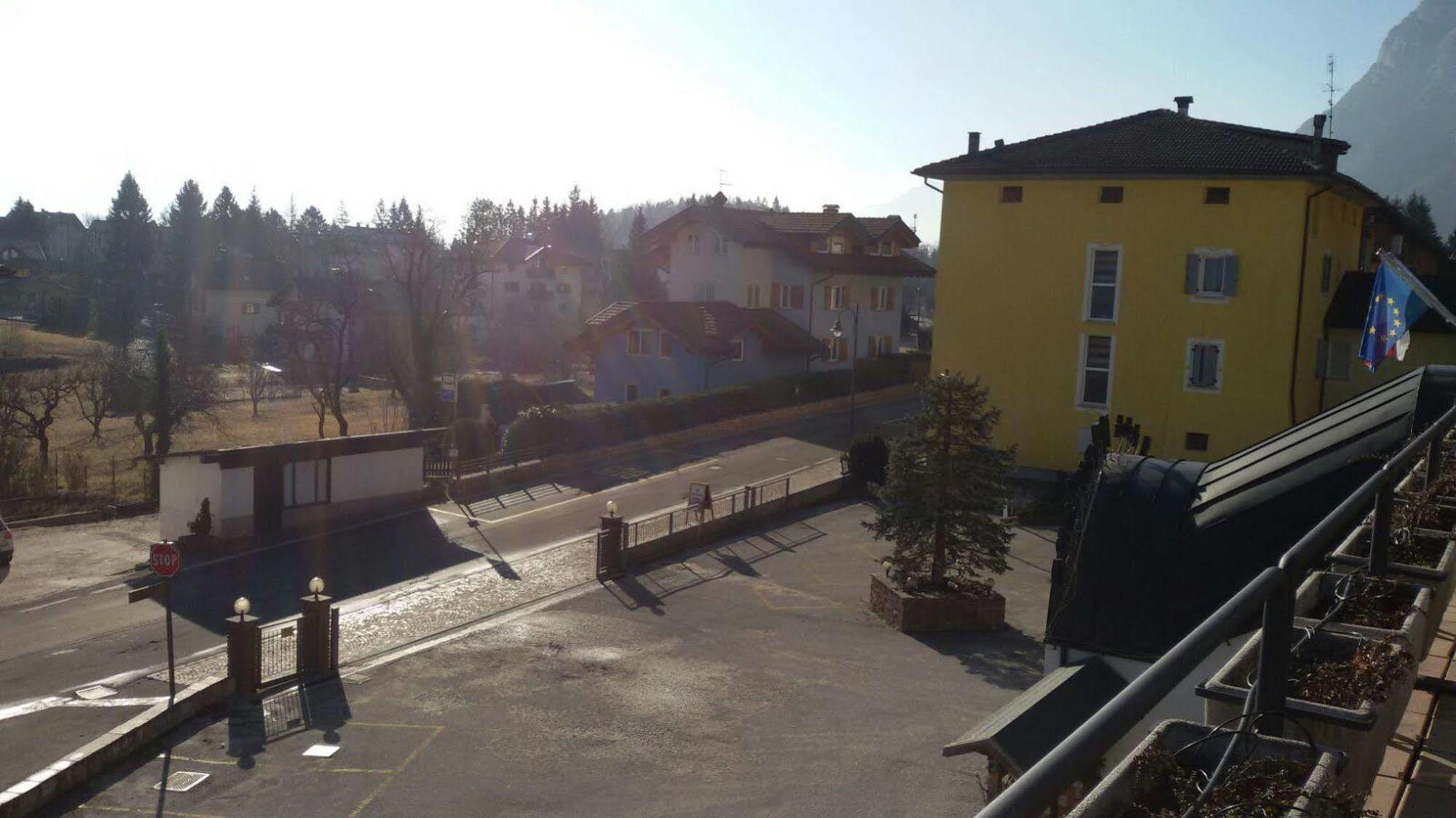 Hotel & Residence Montana ไฟเดลลาปากาเนลลา ภายนอก รูปภาพ